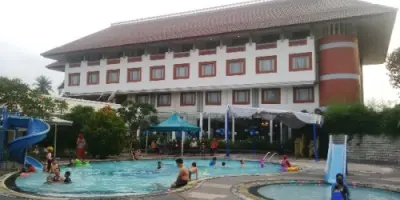 Orang-Orang yang Menjaga Bumi Wiyata hingga Pintu Terakhir